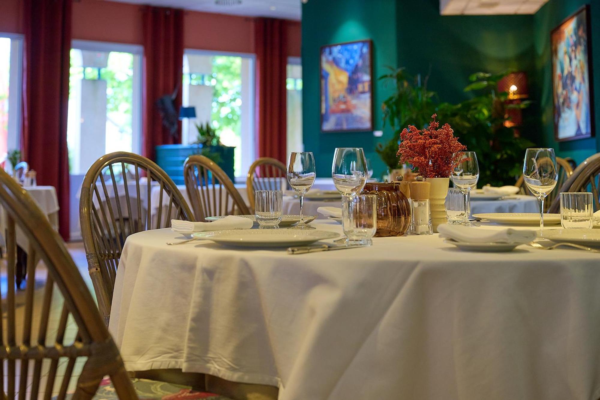 Logis L'Ermitage Hotel & Restaurant Saulges Esterno foto