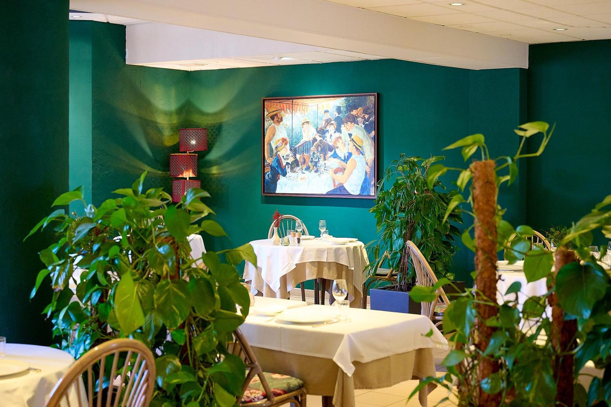 Logis L'Ermitage Hotel & Restaurant Saulges Esterno foto