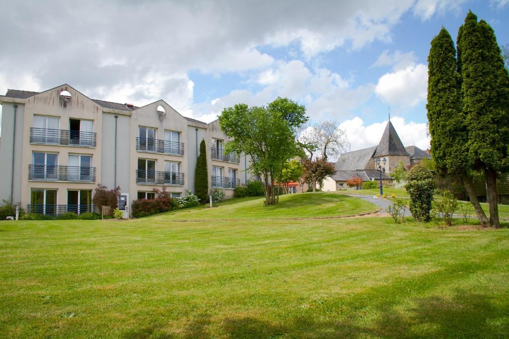 Logis L'Ermitage Hotel & Restaurant Saulges Esterno foto