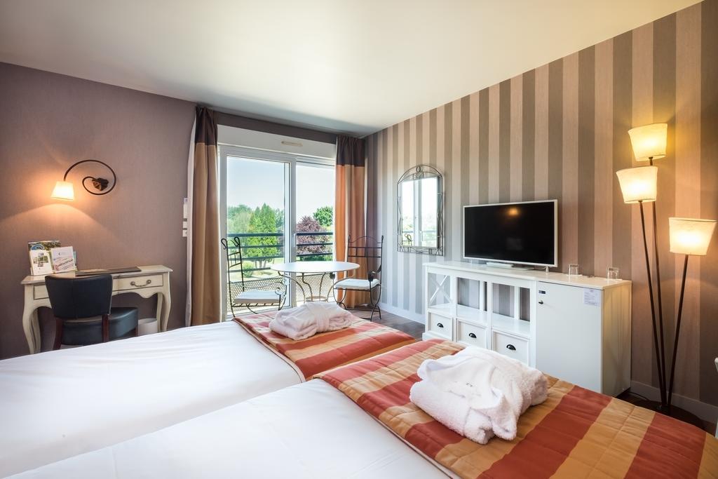 Logis L'Ermitage Hotel & Restaurant Saulges Esterno foto