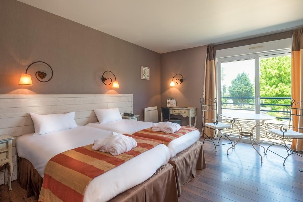 Logis L'Ermitage Hotel & Restaurant Saulges Esterno foto