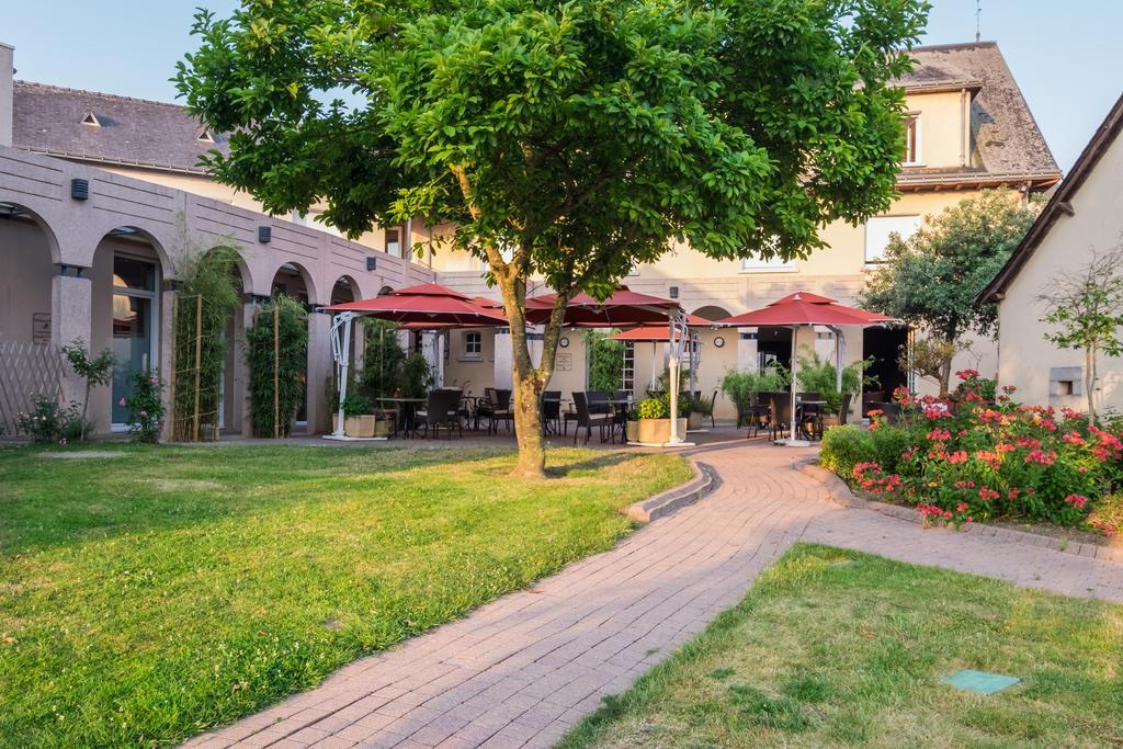 Logis L'Ermitage Hotel & Restaurant Saulges Esterno foto