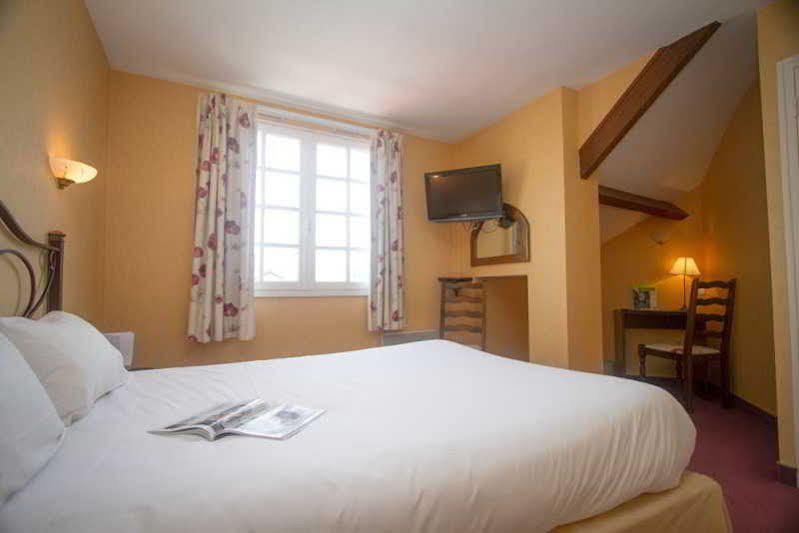Logis L'Ermitage Hotel & Restaurant Saulges Esterno foto