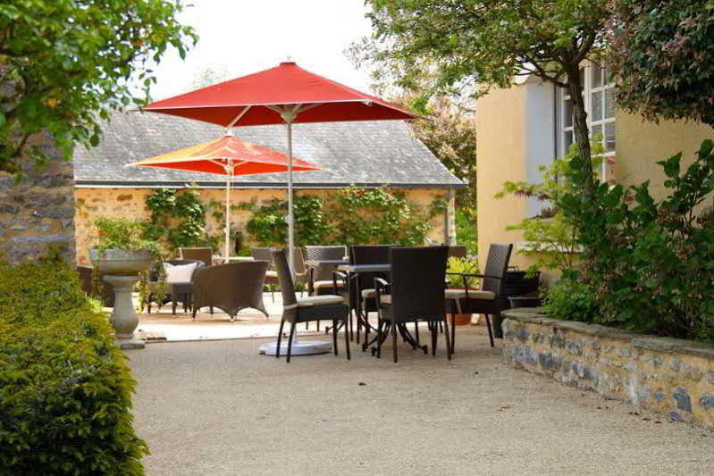Logis L'Ermitage Hotel & Restaurant Saulges Esterno foto