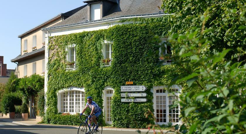 Logis L'Ermitage Hotel & Restaurant Saulges Esterno foto