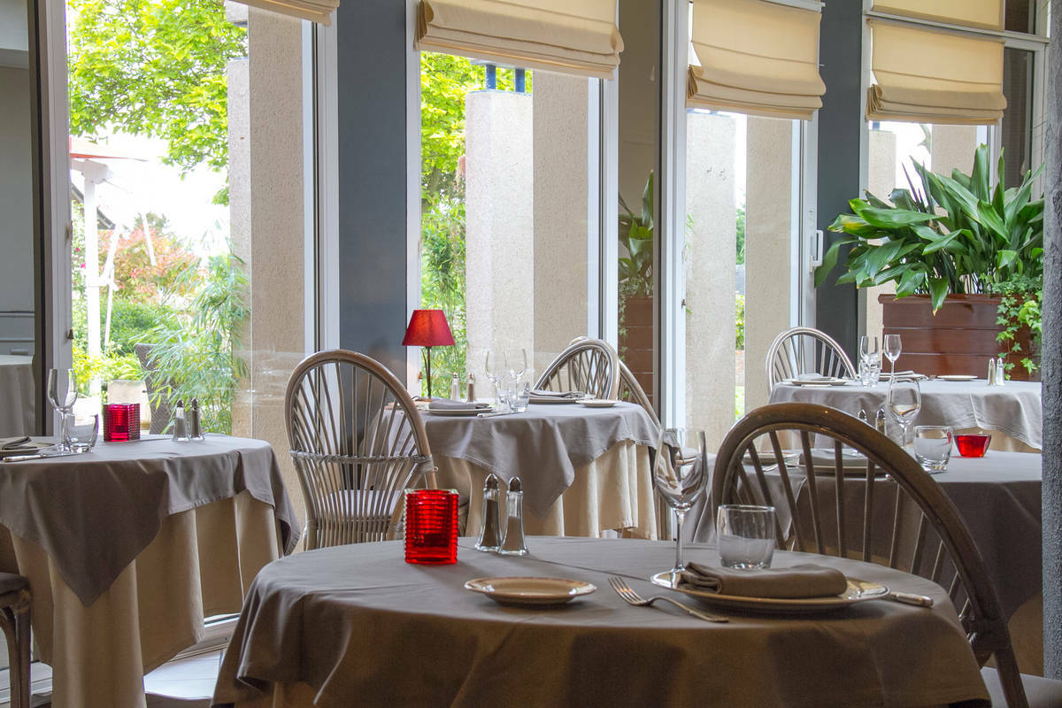 Logis L'Ermitage Hotel & Restaurant Saulges Esterno foto
